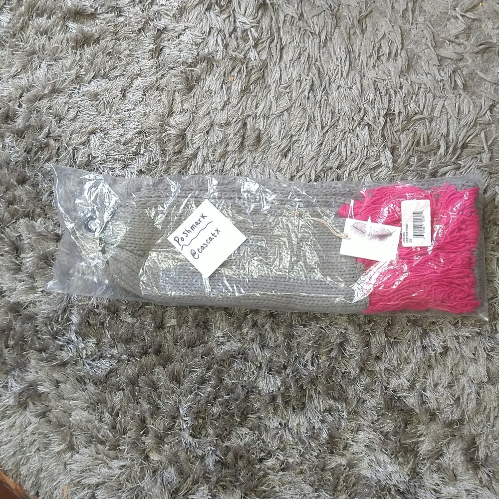 Brand New Jessica Simpson scarf WITH TAGS